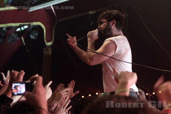 FOALS - 2015-09-04 - PARIS - Cabaret Sauvage - Yannis Philippakis